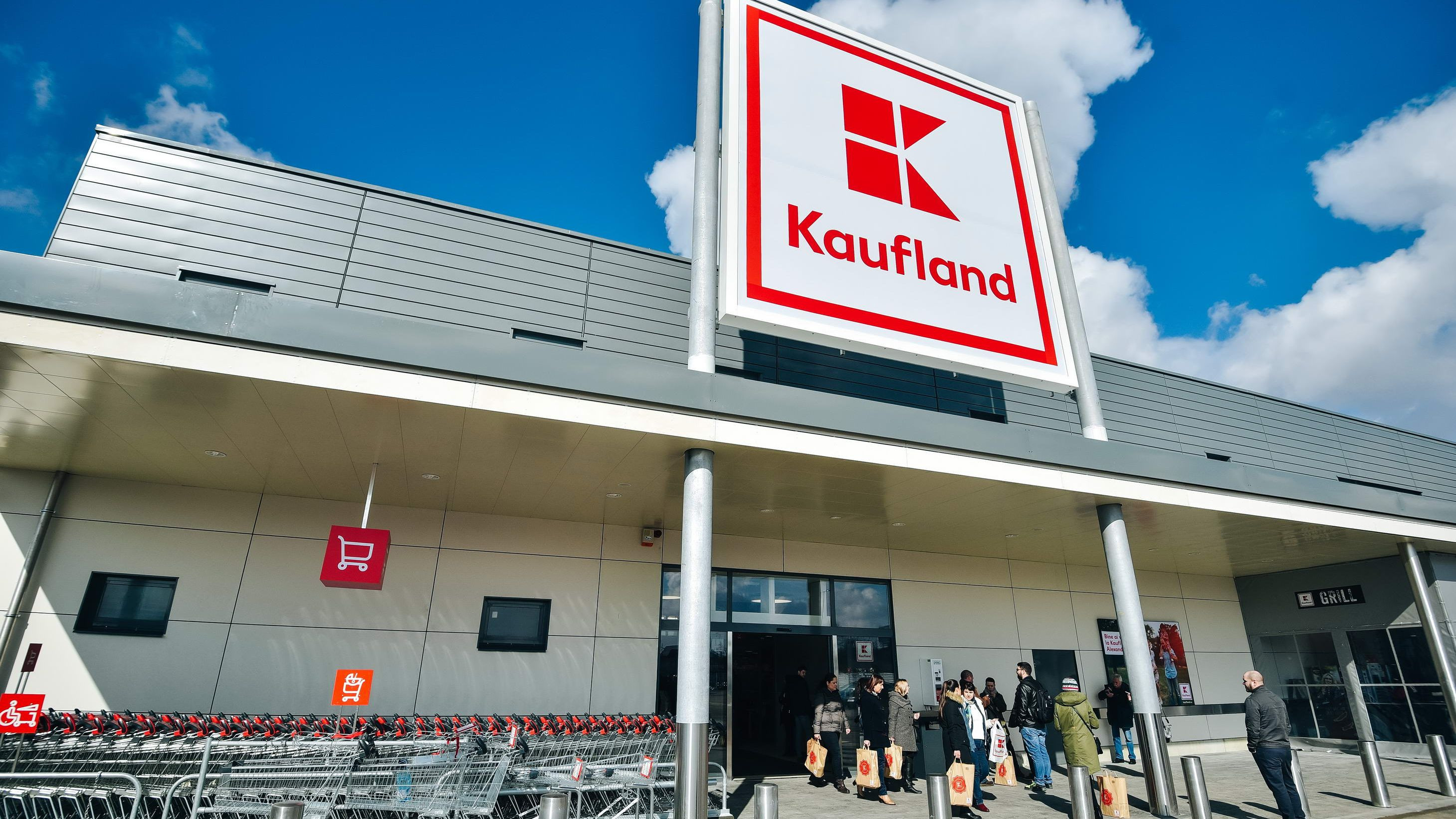 Kaufland majoreaza venitul minim din companie. La cat ajunge salariul acum