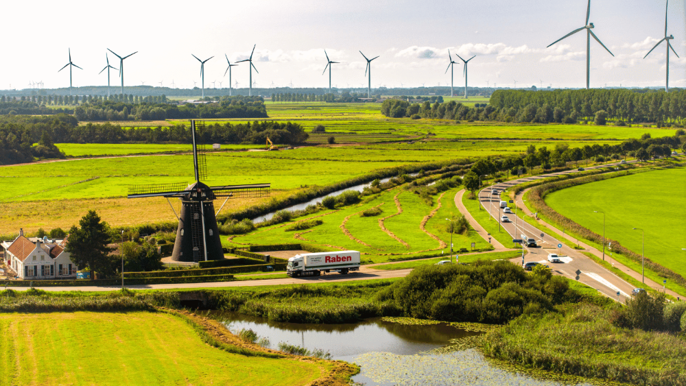 Olandezii de la Raben Group și-au extins flota electrică: câte camioane funcționează cu ulei vegetal hidrotratat