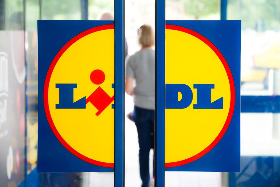 Angajări Lidl pe litoral: salarii brute de peste 6000 de lei și sporuri pentru munca în weekend