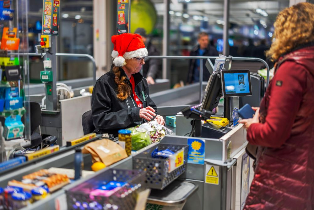 Programul supermarketurilor din București și nu numai: cum vor funcționa magazinele de Crăciun și de Revelion