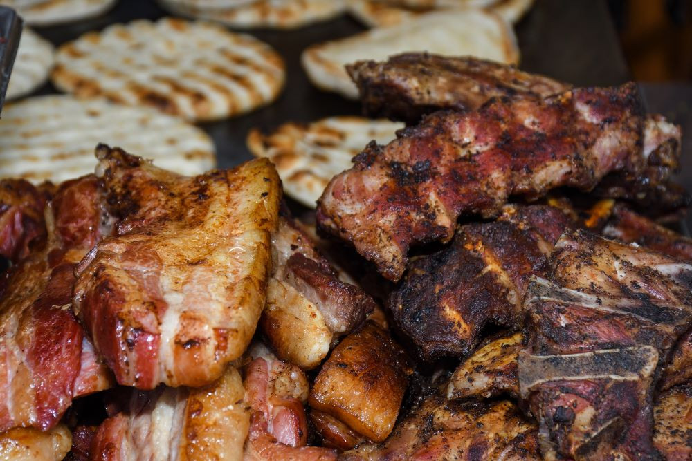 Importăm mai mult decât exportăm: anchetă a Concurenței în piața cărnii de porc