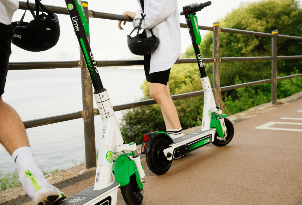 Lime lansează un nou abonament în România : Tarife fixe de 5 lei pentru cursele de până la 20 de minute
